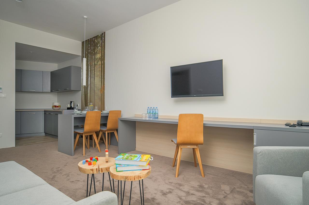 Family Studio,669294747:JPEG